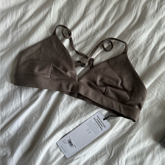 Alo Yoga sports bra - Picture 1 of 2